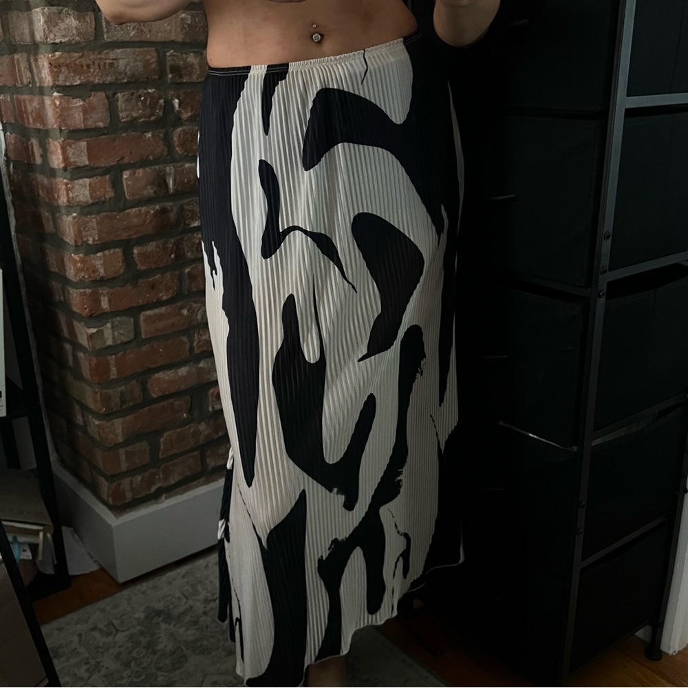 Black and White Abstract Print Skirt